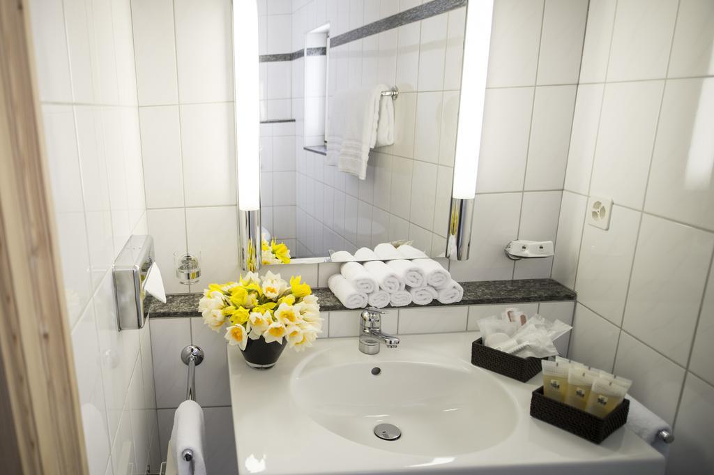 Hotel Weiss Kreuz Malans エクステリア 写真